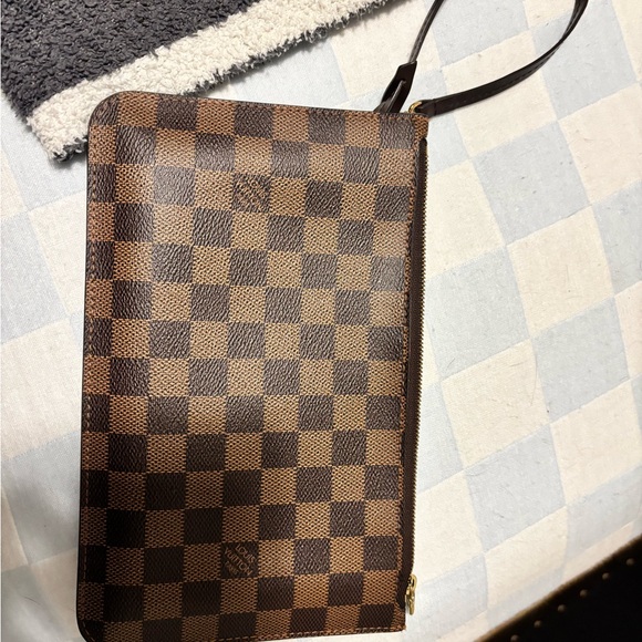 Louis Vuitton Neverfull MM - Picture 8 of 16